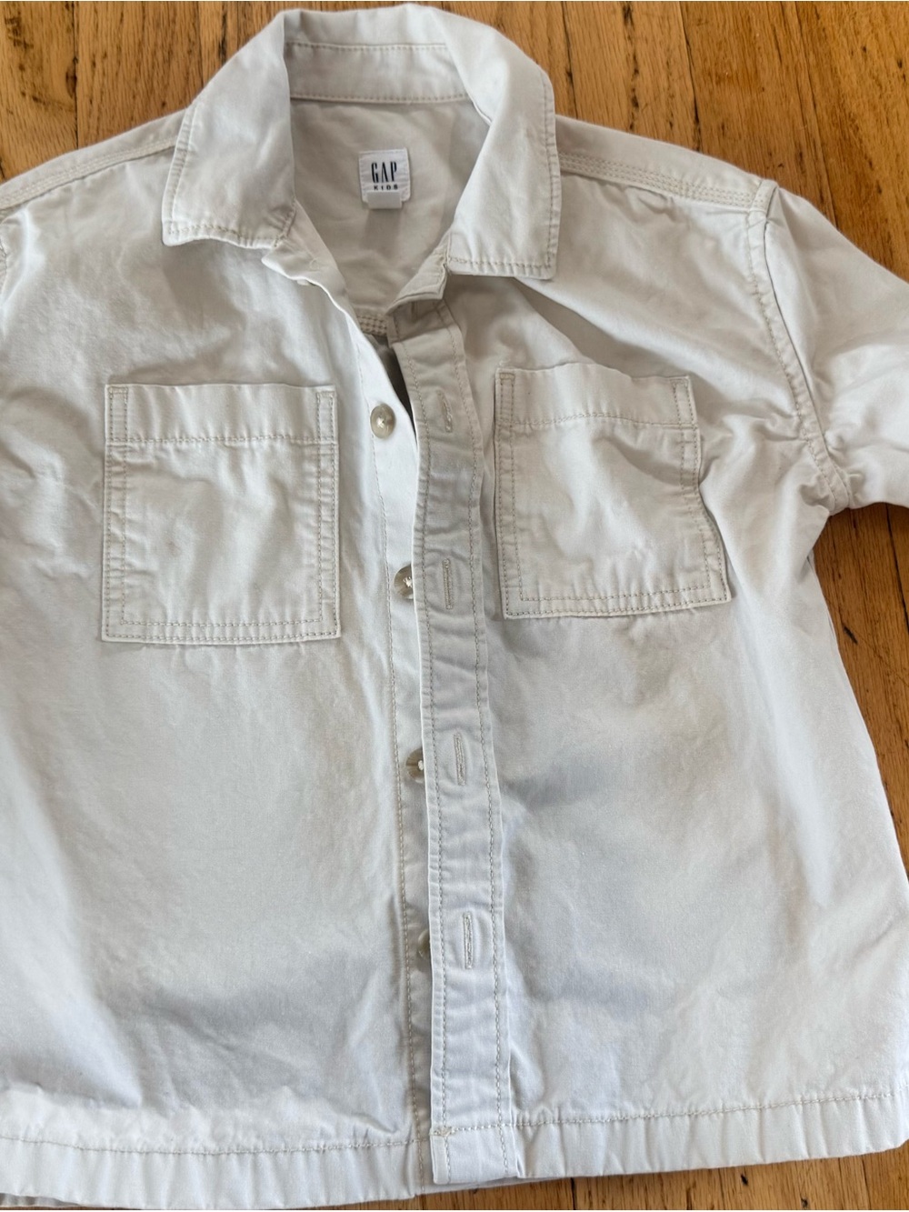 GAP cream/khaki long-Sleeve Button-Down Shirt with Patch Pockets